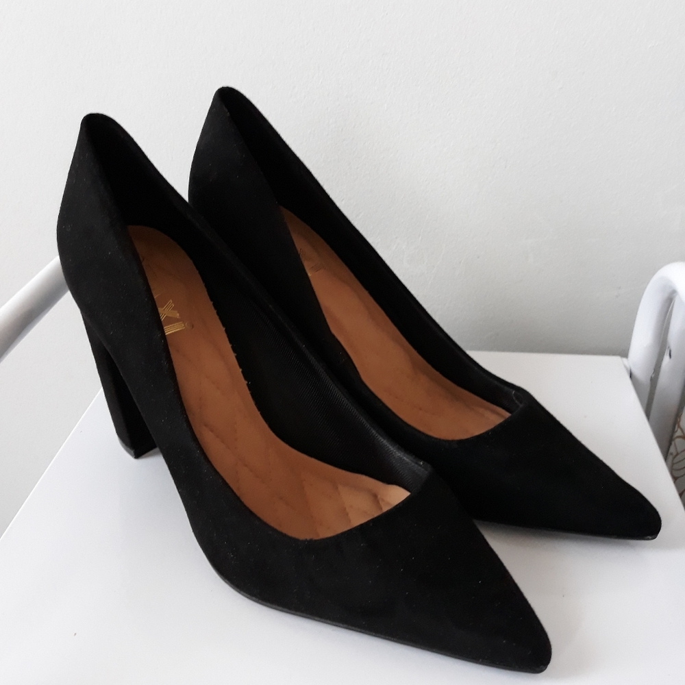 Taxi Black Faux Suede Pump